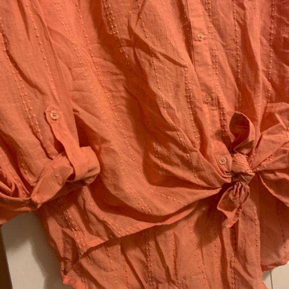 NWOT! Dressbarn Button Down Tie waist blouse - Picture 2 of 4